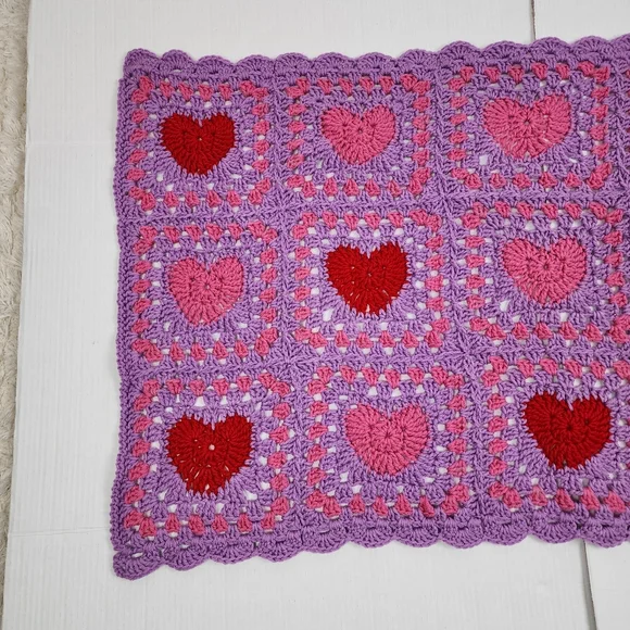 New Handmade Heart Motif Crochet Lap Blanket Pink Red & Purple Granny Square - Picture 6 of 11